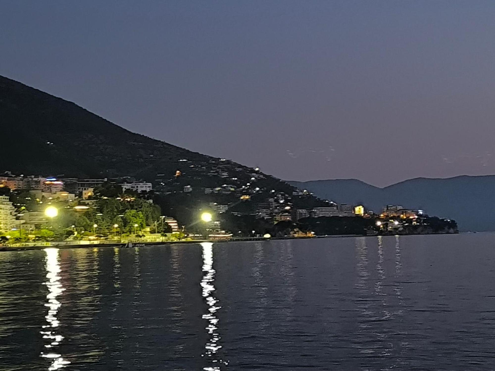 Casa Fronte Mare Appartement Vlorë Buitenkant foto