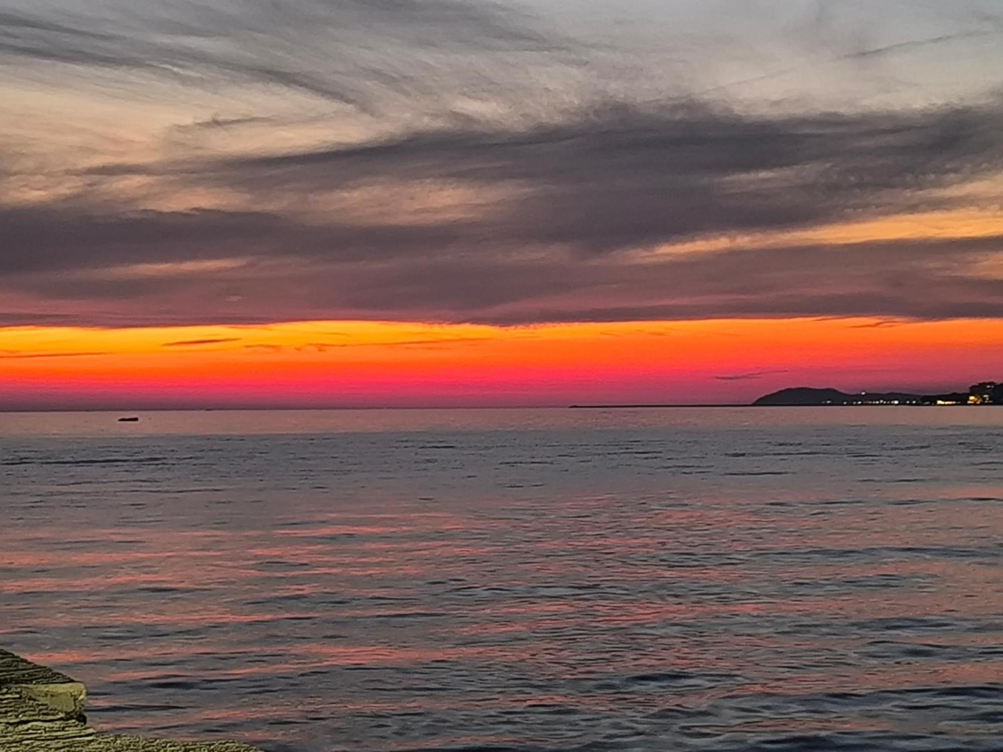 Casa Fronte Mare Appartement Vlorë Buitenkant foto